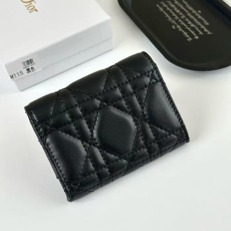 Bolsos Super Clone de cuero acolchado con diamantes, charm de metal con letras plateadas, billetera trifold con múltiples ranuras para tarjetas, bolso de viaje, bolso de lujo
