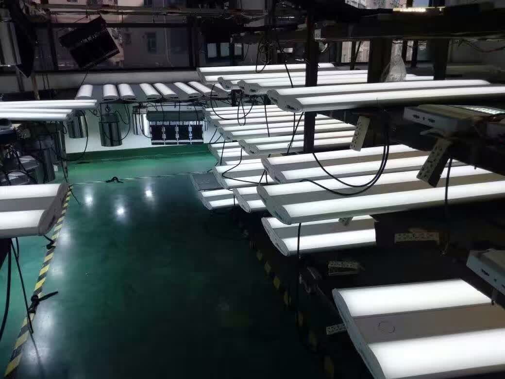 LED Linear High Bay Light Gallery 1