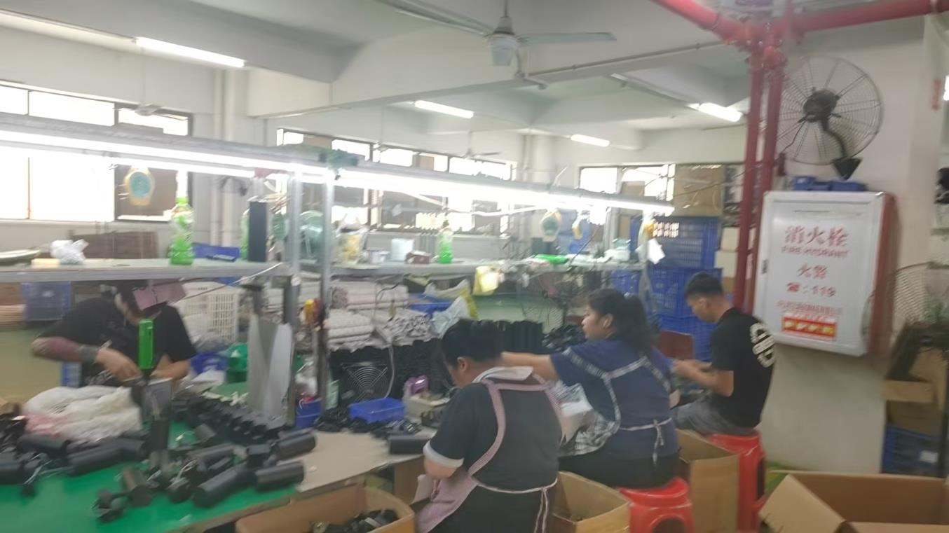 Final packing and export packaging at Pina Light — carton boxing and shipment preparation
