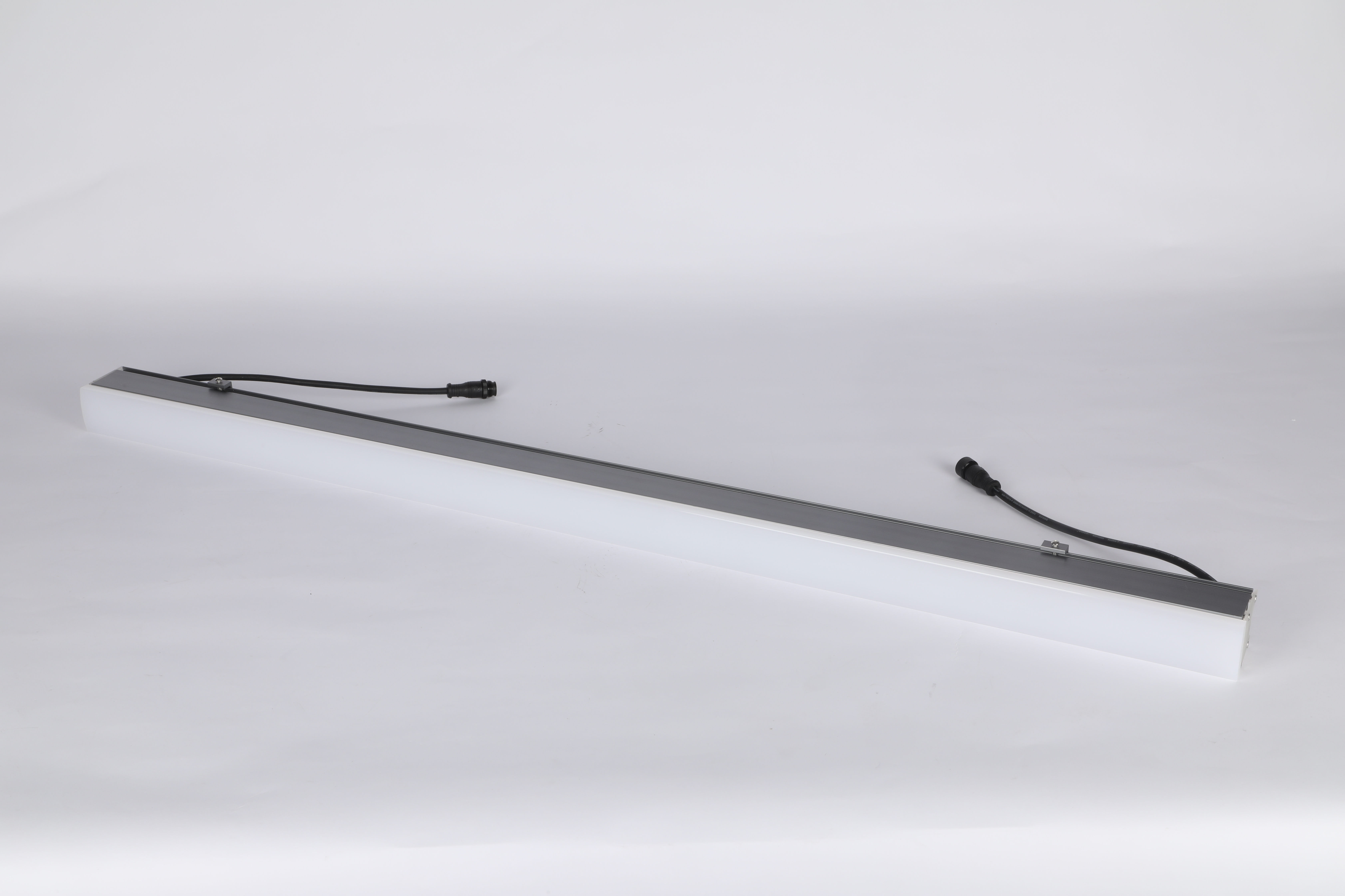LED Linear Light IP65 Rated 120 Beam Angle 3000K-6000K Color Temperature Landscape Lighting