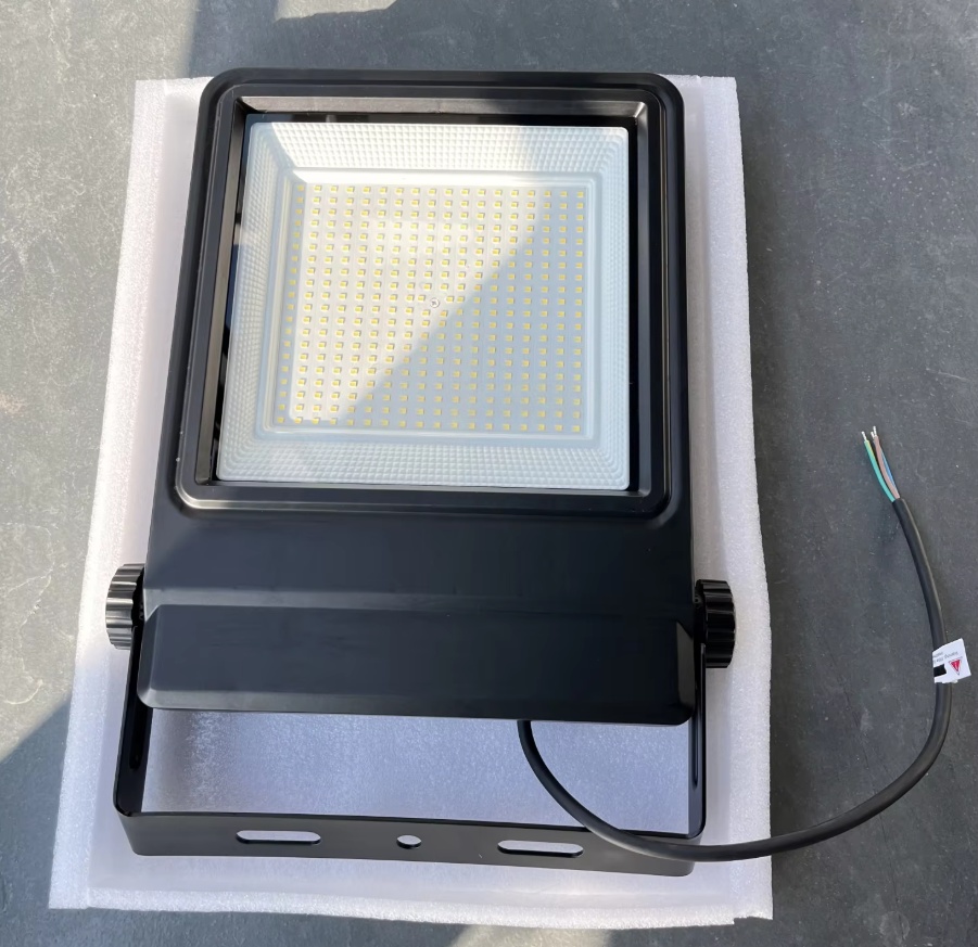 High Quality IP66 Waterproof SMD LED Road Flood Light 100W-300W Aluminum High Bright with 5-Year Warranty
