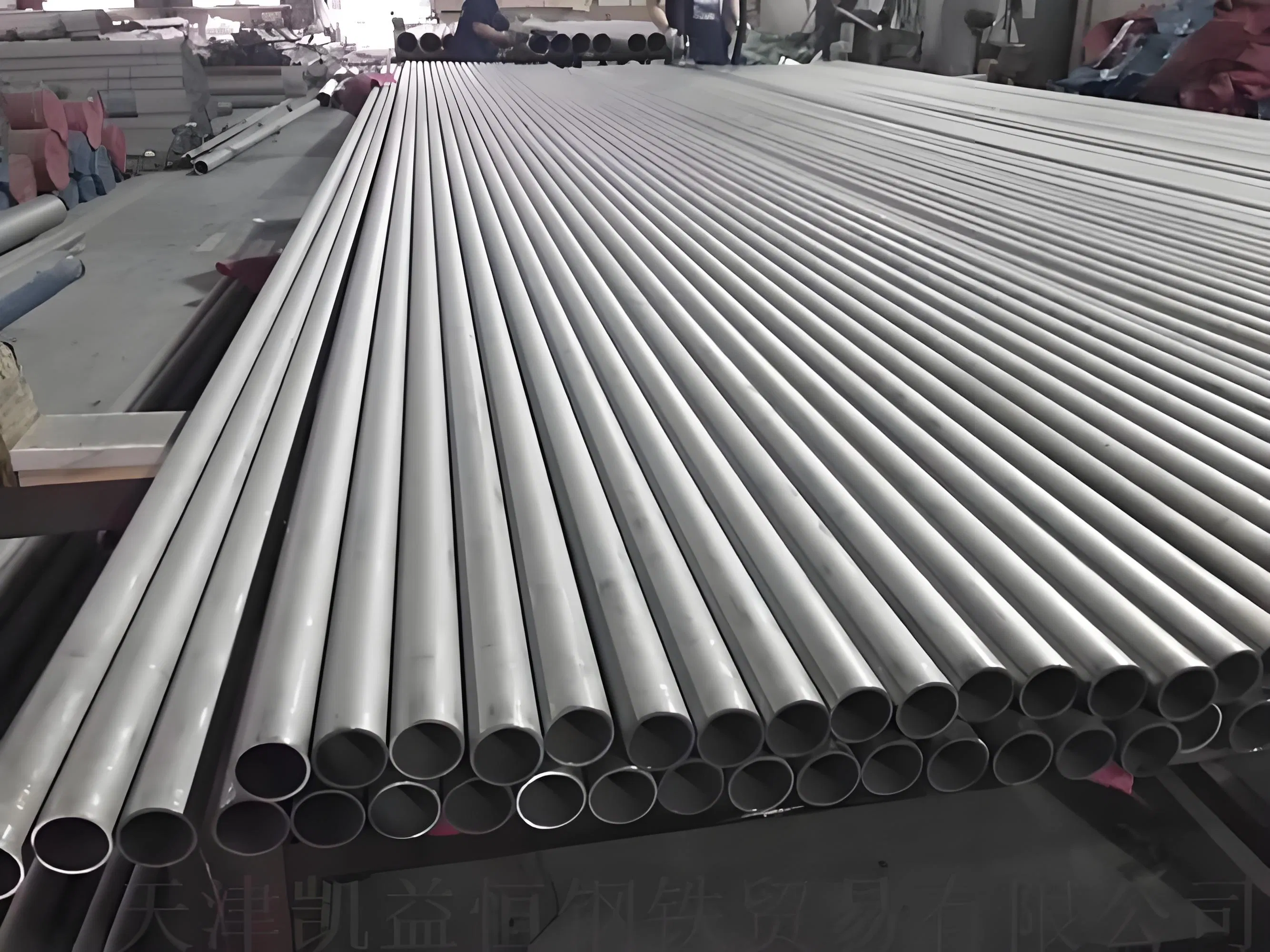 Black Seamless Alloy-Steel Tubes for Boiler, Superheater and Heat-Exchanger ASTM A335/A213 T2/T5/T9 Made-in China Price