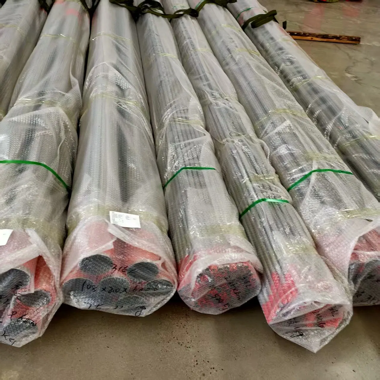 JIS G4303 S32168 Stainless Steel Round Pipe with Oil Grinding Finish for Spacecraft Propulsion System Feed Lines