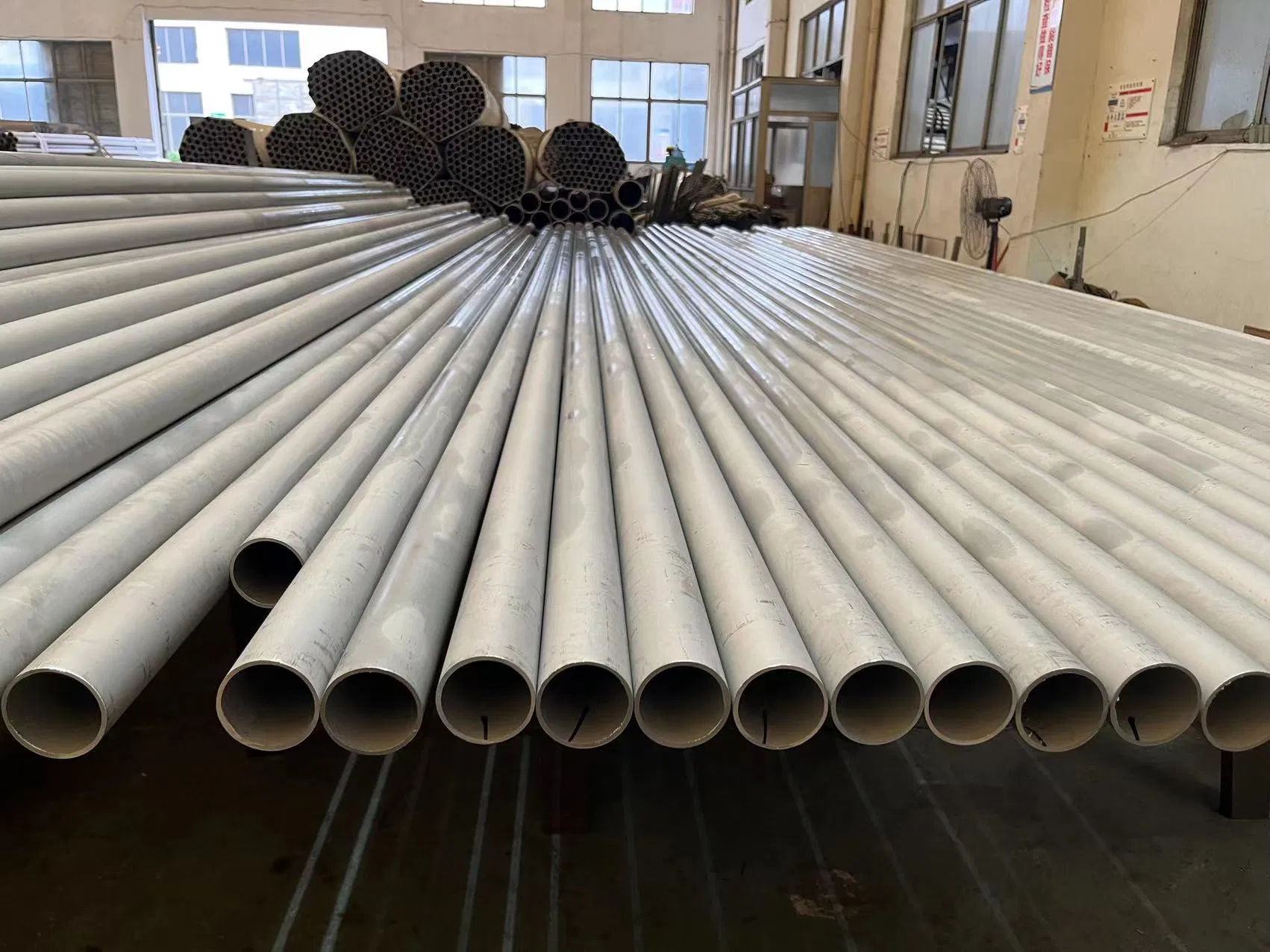 TP304L Stainless Steel Pipe Ss 321 Seamless/Welded DN80 Sch40 Pickling SUS316L 316ti Round Rectangle/Square No. 4 China Factory 304 Stainless Steel Pipe