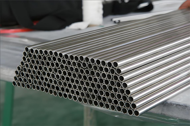 Bright Annealed Stainless Steel Seamless Tubes 304 316L 2205 with Clean and Smooth Surfaces Are Used in Precision Mechanical Equipment