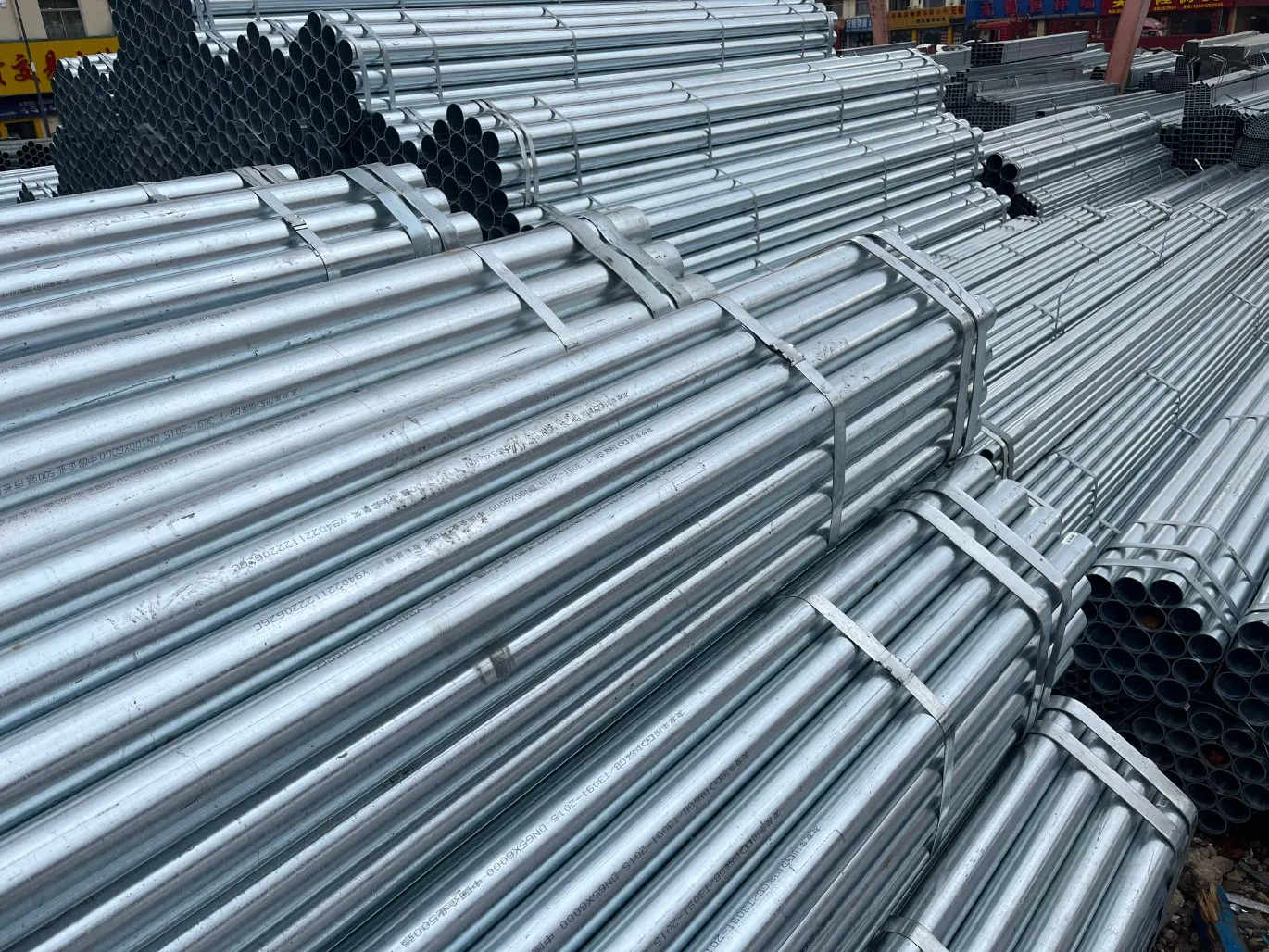 Hot Dipped Zinc Coating S355jr Galvanized Steel Square Pipe S235jr Round DN40 Welded Tube 2.5mm Thickness for Construction Projects Factory