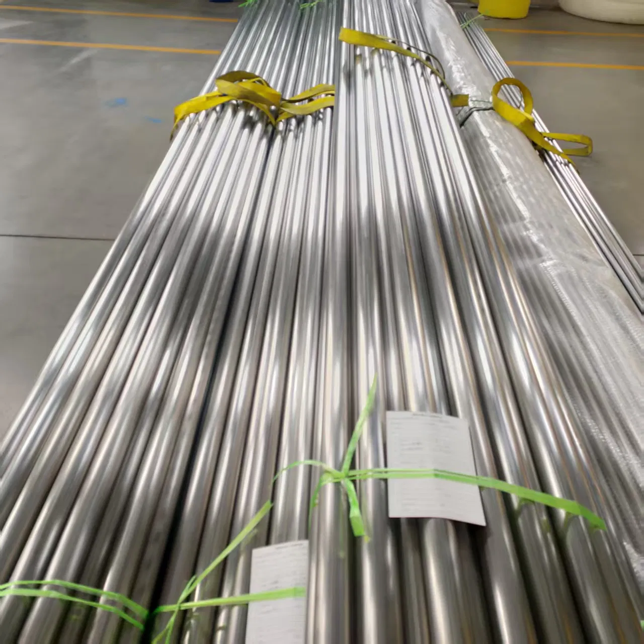 JIS G4303 S32168 Stainless Steel Round Pipe with Oil Grinding Finish for Spacecraft Propulsion System Feed Lines