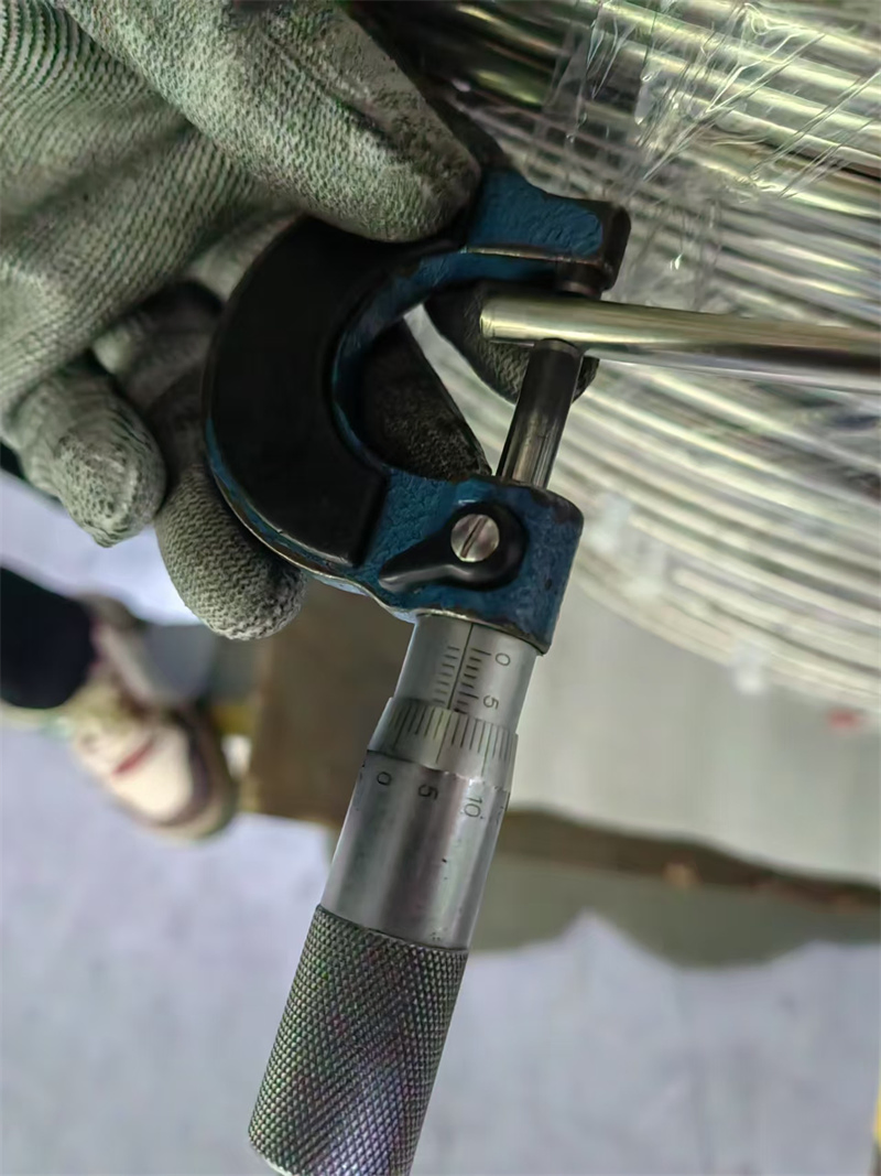 Bright Annealed Stainless Steel Seamless Tubes 304 316L 2205 with Clean and Smooth Surfaces Are Used in Precision Mechanical Equipment