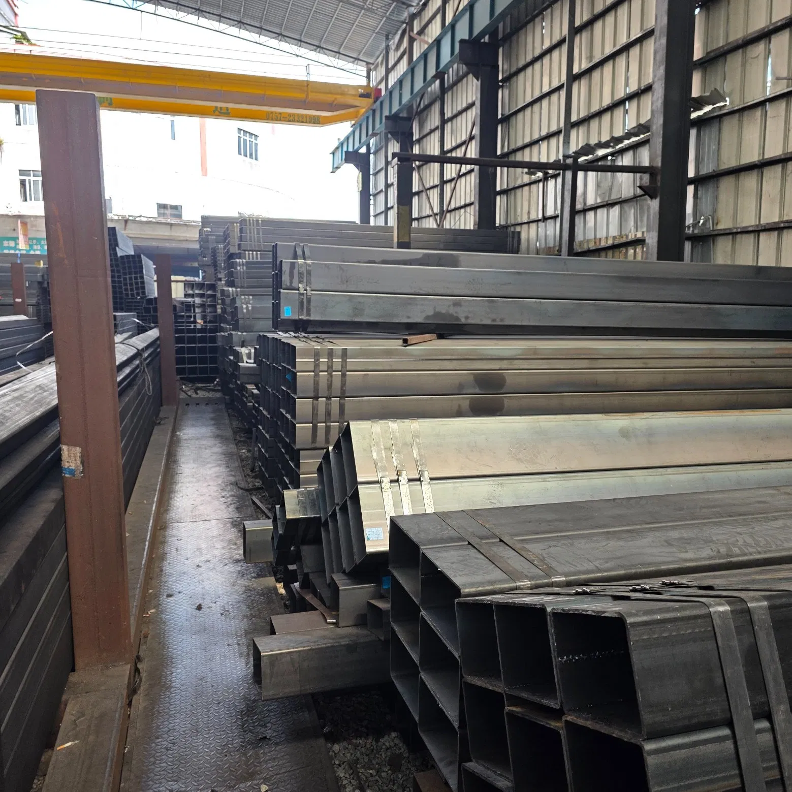 Large Size Welded Carbon Steel Square Pipe 150 mm to 200 mm Tube for Steel Structure Columns Bridge Projects and Heavy Duty Industrial Support