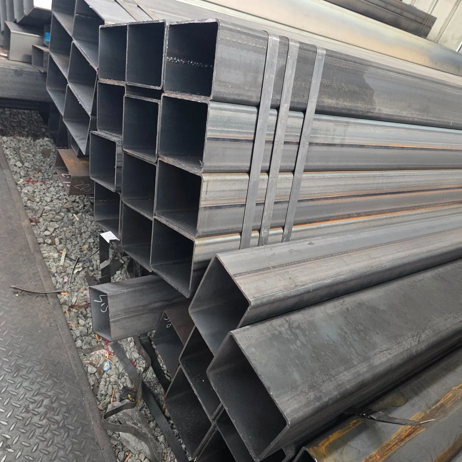 Large Size Welded Carbon Steel Square Pipe 150 mm to 200 mm Tube for Steel Structure Columns Bridge Projects and Heavy Duty Industrial Support