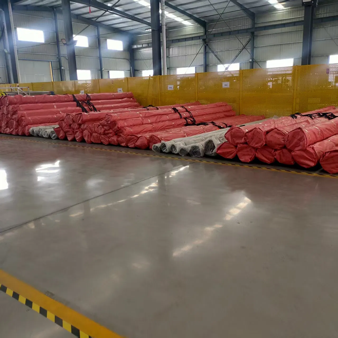 JIS G4303 S32168 Stainless Steel Round Pipe with Oil Grinding Finish for Spacecraft Propulsion System Feed Lines