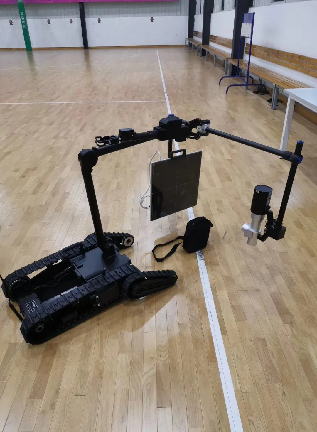 Lightweight Portable X-ray Device for Explosive Inspection