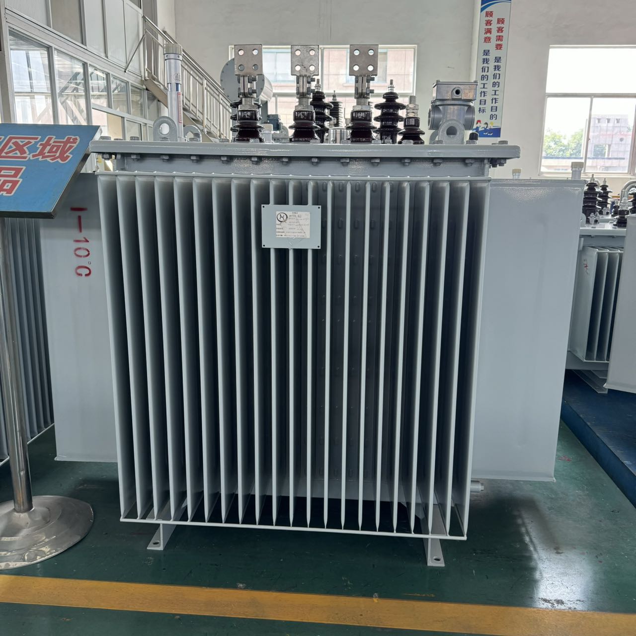 DingXin 125kva 10kv 3 Phase Outdoor Pole Mounted Buck Boost Oil-Immersed 50/60Hz Power Distribution Transformer