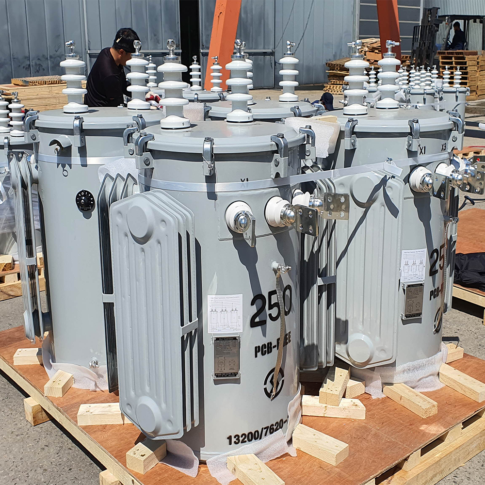 Customized One Piece 37.5KVA 13800V 120/240V Amorphous Alloy Single Phase Pole Mounted Transformer 60Hz 11KV 400V 480V V