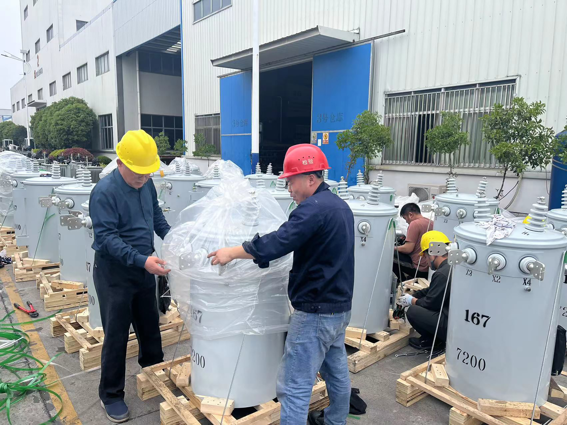 13.8KV 240V/480V 100KVA Oil Immersed Distribution Transformer Single Phase Pole Mounted Transformer