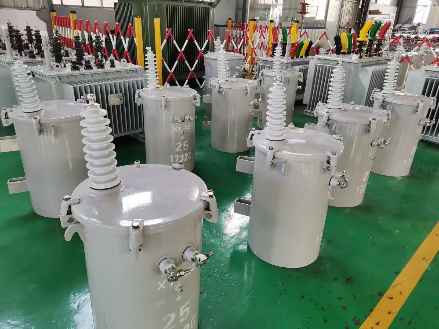 Customized One Piece 37.5KVA 13800V 120/240V Amorphous Alloy Single Phase Pole Mounted Transformer 60Hz 11KV 400V 480V V