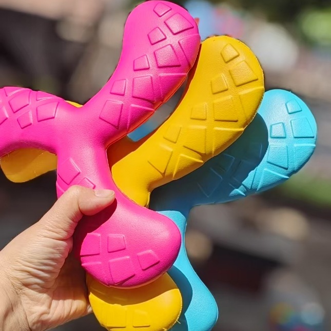 Durable Dog Ball Triangle Dart EVA Floating Bite Resistant Chew Toy for Puppies &amp; Pets Outdoor Use