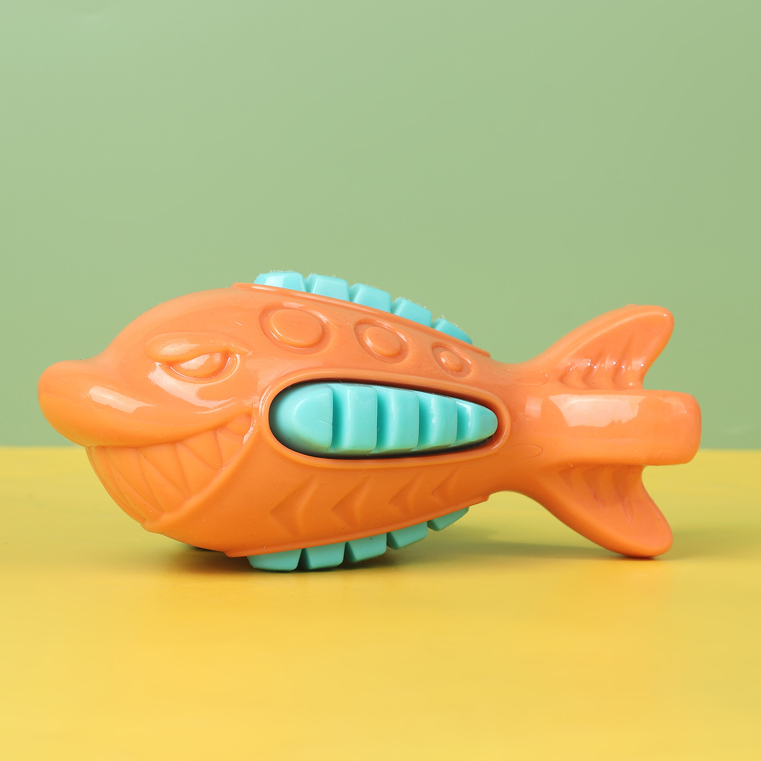 Hot Sale Shark TPR Dog Toys Floating Teeth Grinding and Teeth Cleaning Vocal Chew Toys