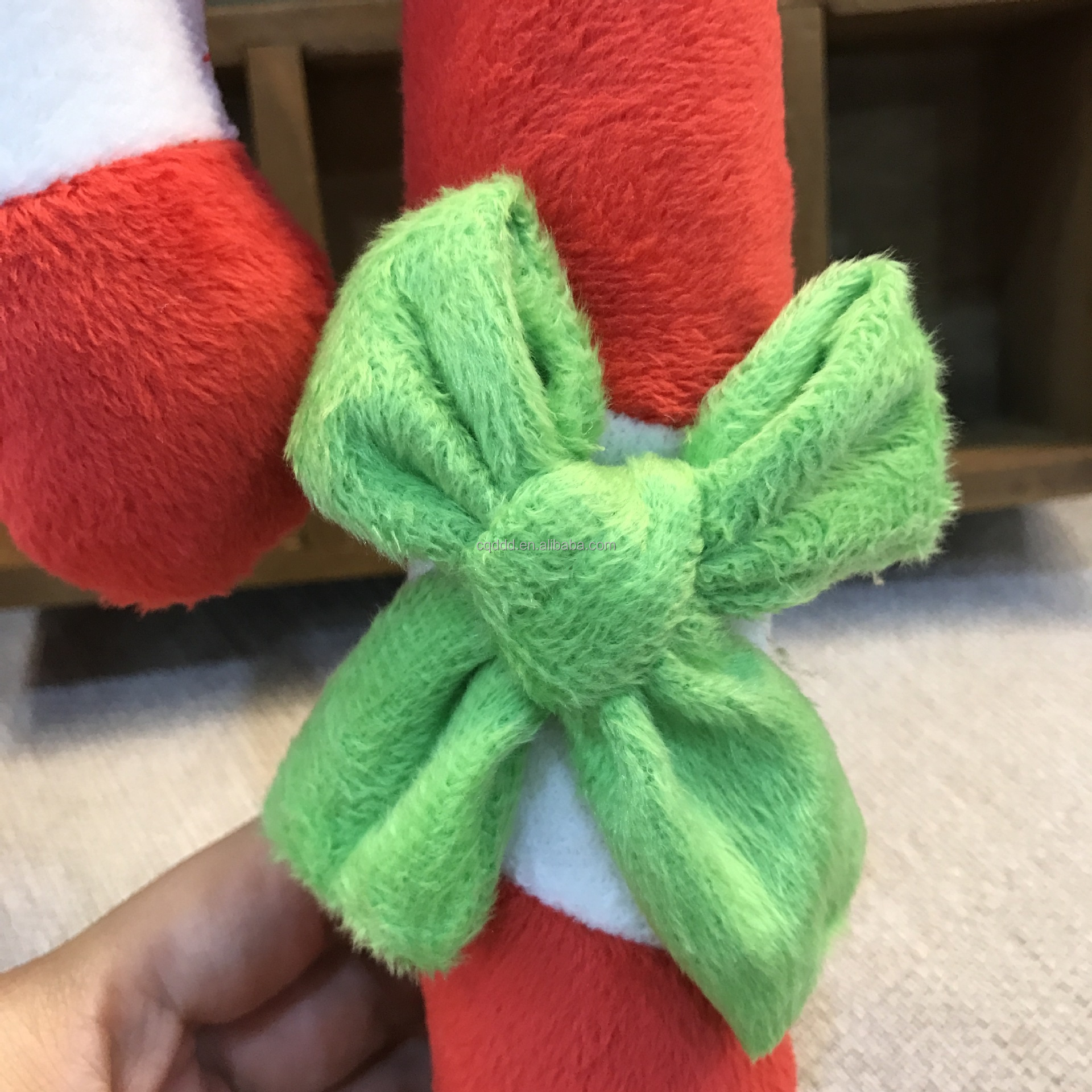 Pet toy detail zoom 2