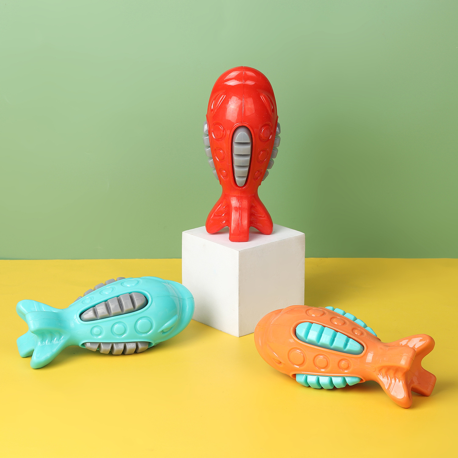 Hot Sale Shark TPR Dog Toys Floating Teeth Grinding and Teeth Cleaning Vocal Chew Toys