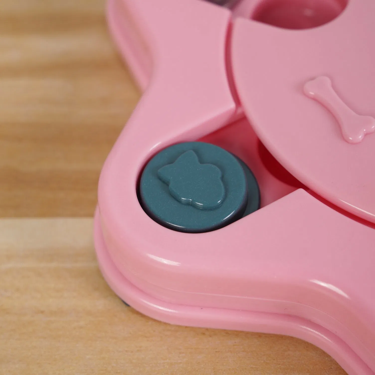 Rena Pet Dog Food Hiding Toys Pet Puzzle Food Dispensers to Develop Pets' Intelligence