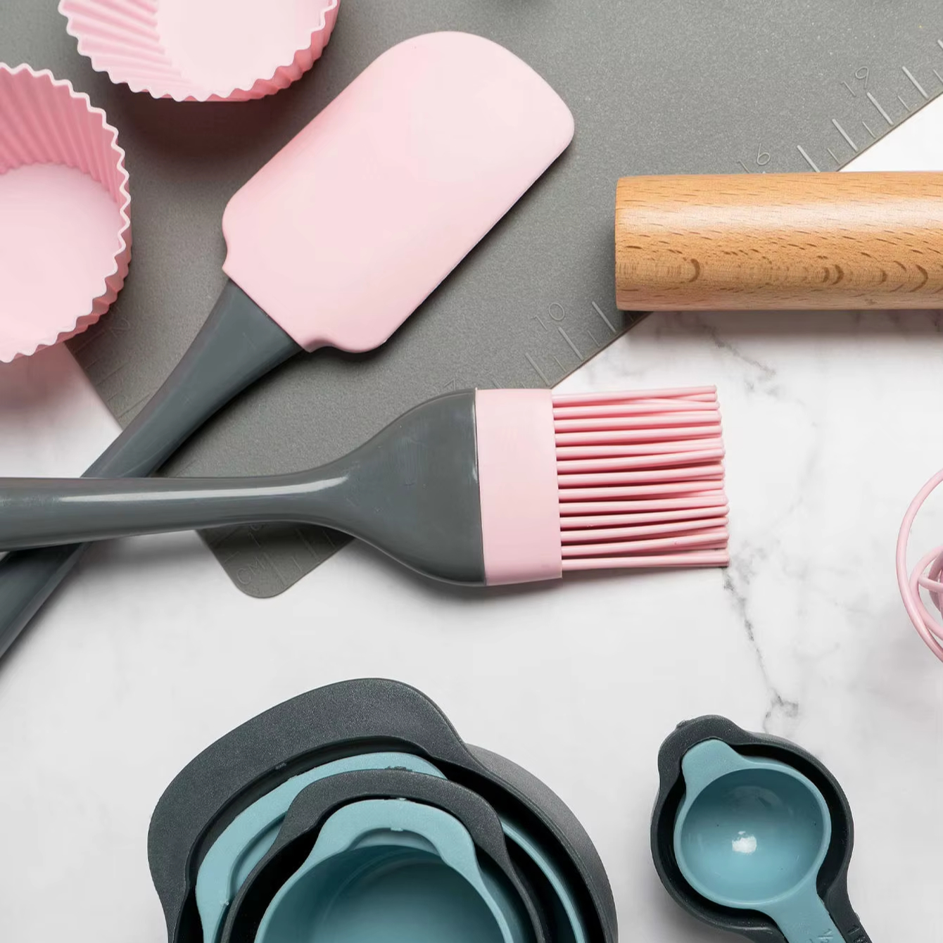 Best Selling Silicone Heat Resistance Spatula 19-Pieces Baking Tools Set Include Egg Whisk Cupcake Mold