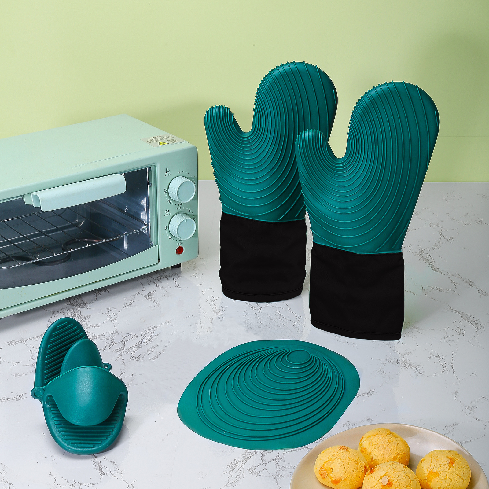 Wholesale Customized Premium Food Grade Silicone Oven Mitts Flexible Hot Dishes Trivets Heat Resistant Oven Gloves