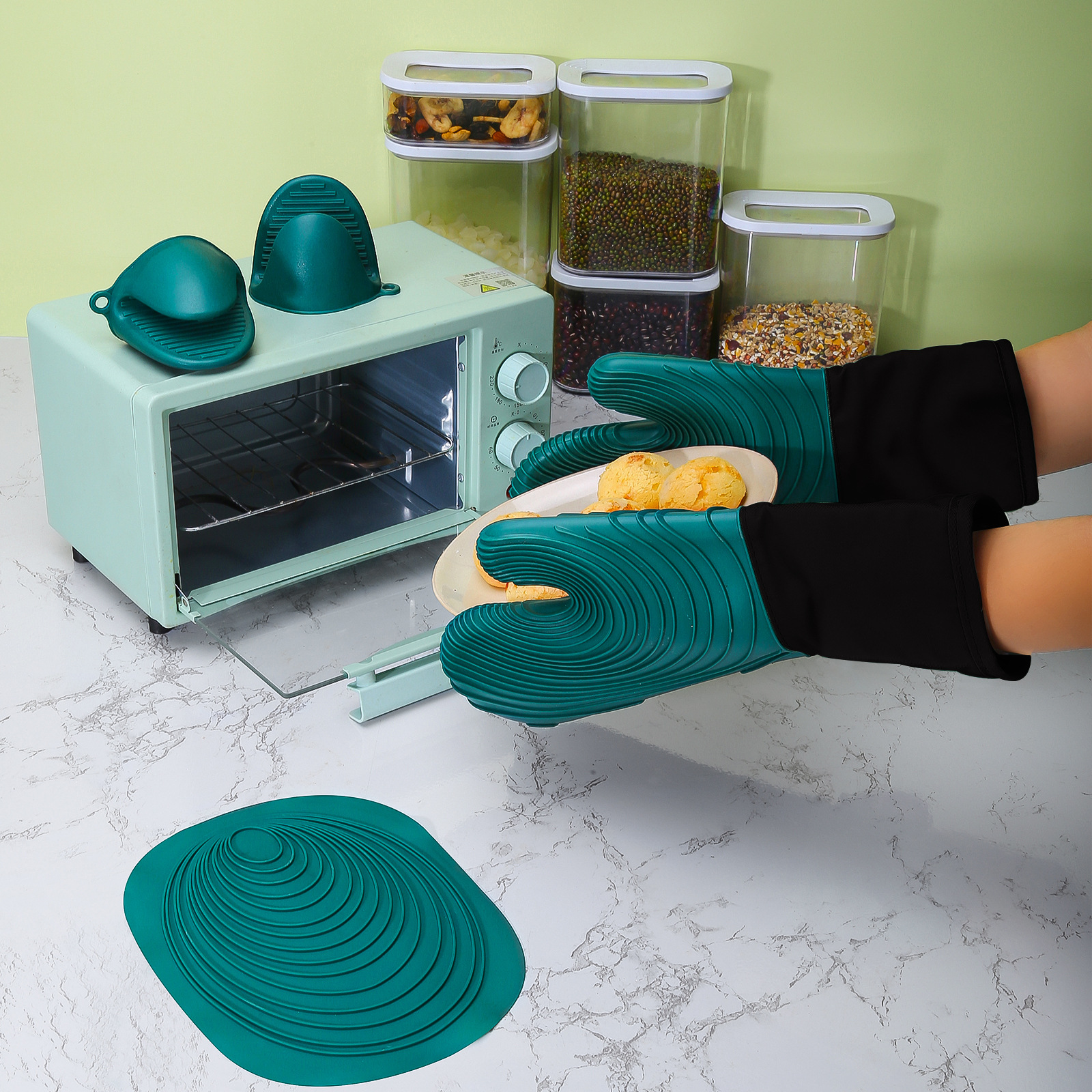 Wholesale Customized Premium Food Grade Silicone Oven Mitts Flexible Hot Dishes Trivets Heat Resistant Oven Gloves