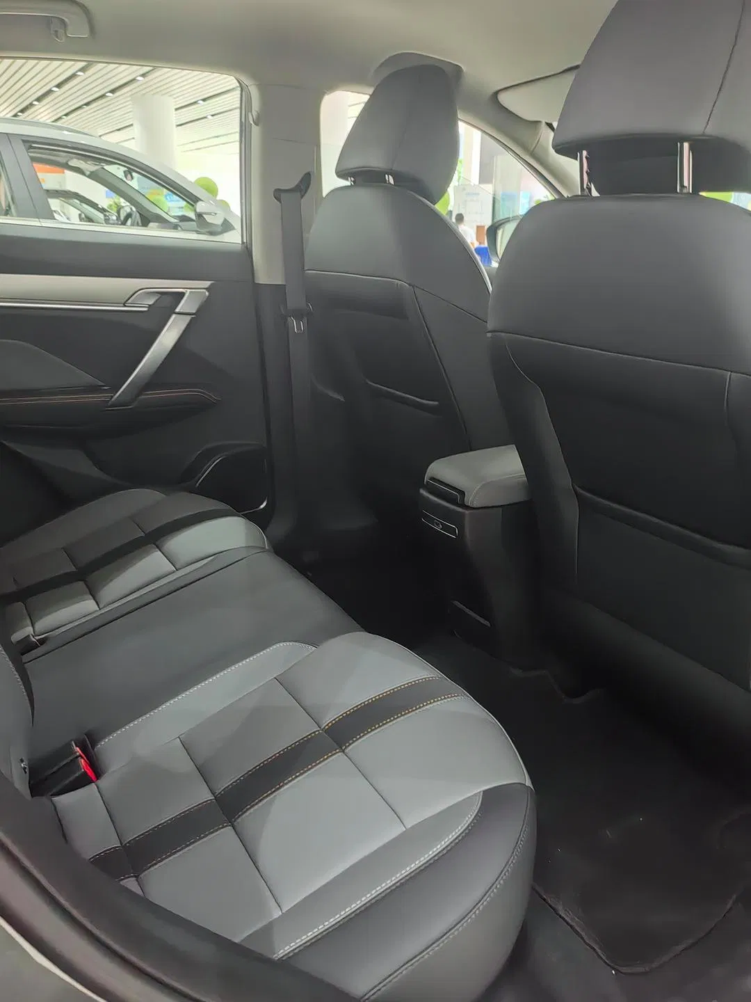 Hot Sale Geely Coolray Binyue Automobile Car 1.5t Td DCT Petrol Gasoline Vehicle Compact SUV Car for Family Used