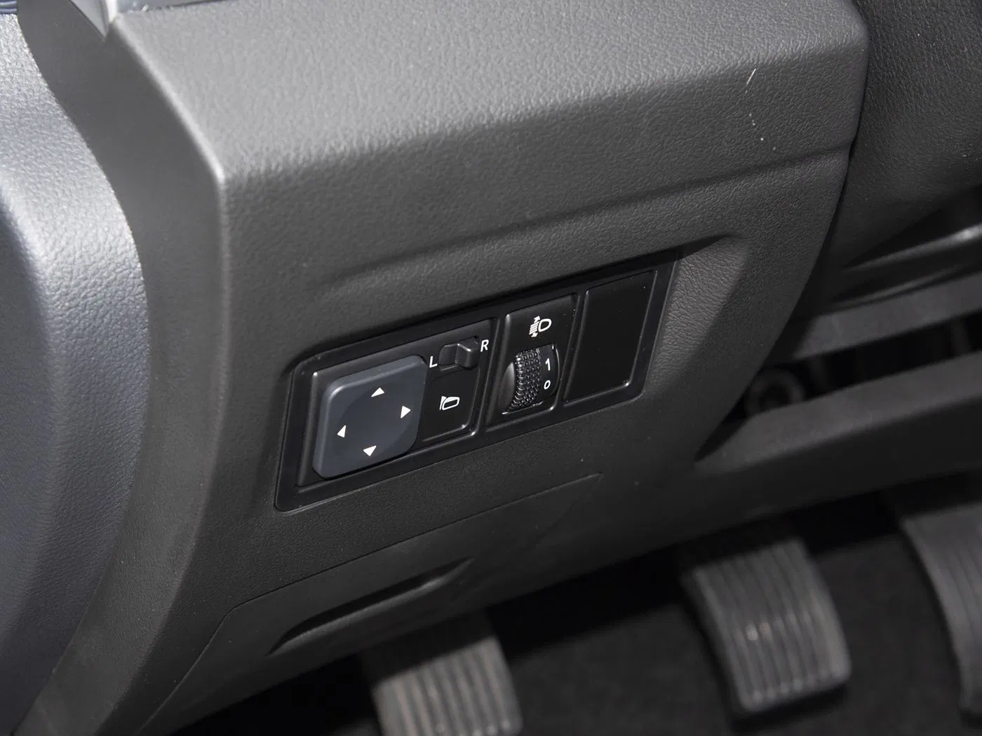 Factory Directly Outlet Dongfeng MPV Lingzhi M5 Large Fuel Tank Capacity Minivan