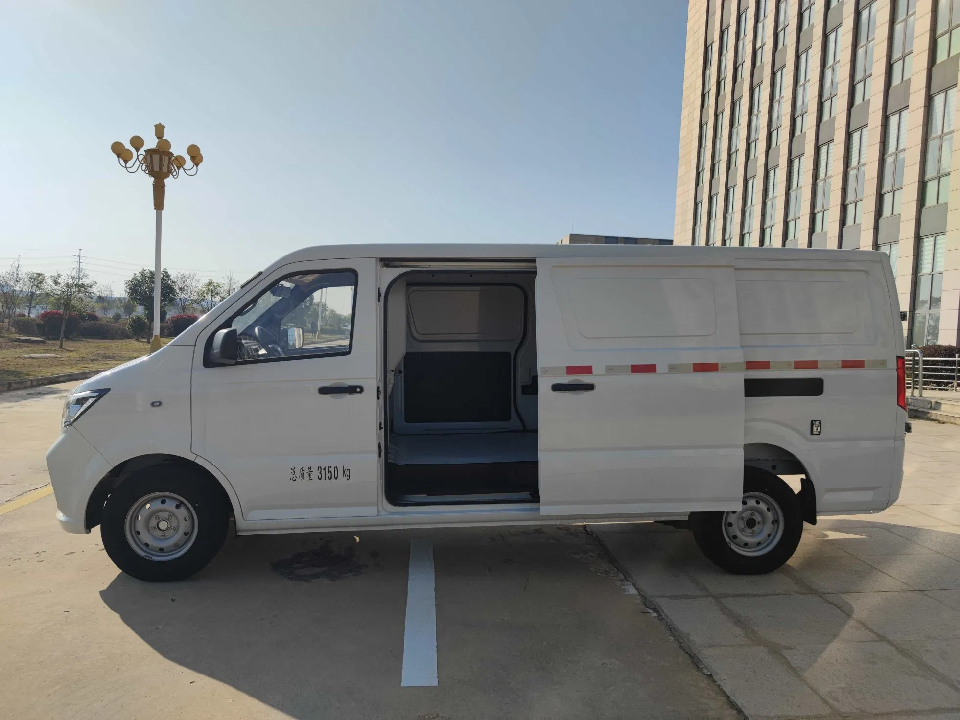Kama Cost-Effective Electric Cargo Minivan Durable Battery