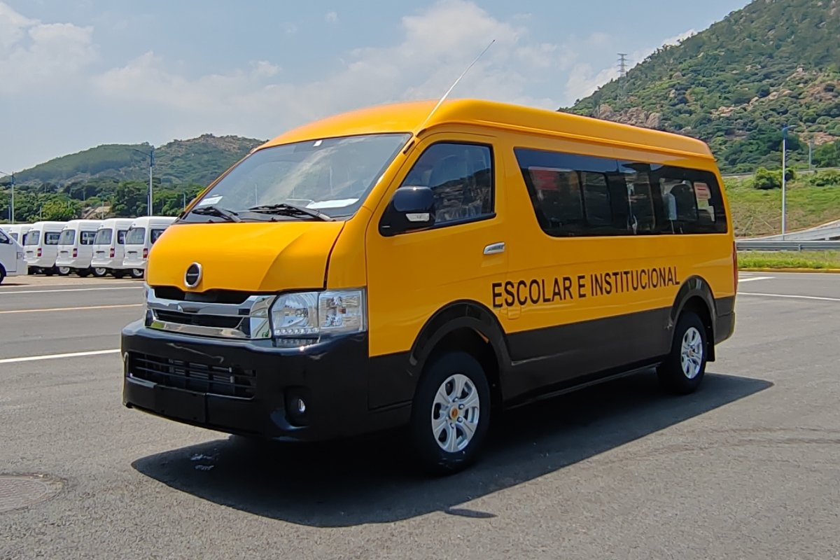 17 Seat Multi-Utility Electric Minivan: Passenger Transport and Cargo Hauling