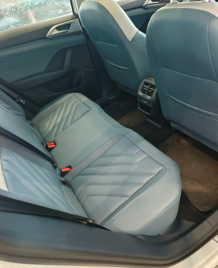 VW Brand-New Tharu Xr 2025 300tsi Replacement of T-Cross, 0-Kilometer Used Car, Family Car, Fuel-Powered Vehicle, Good Price Sedan