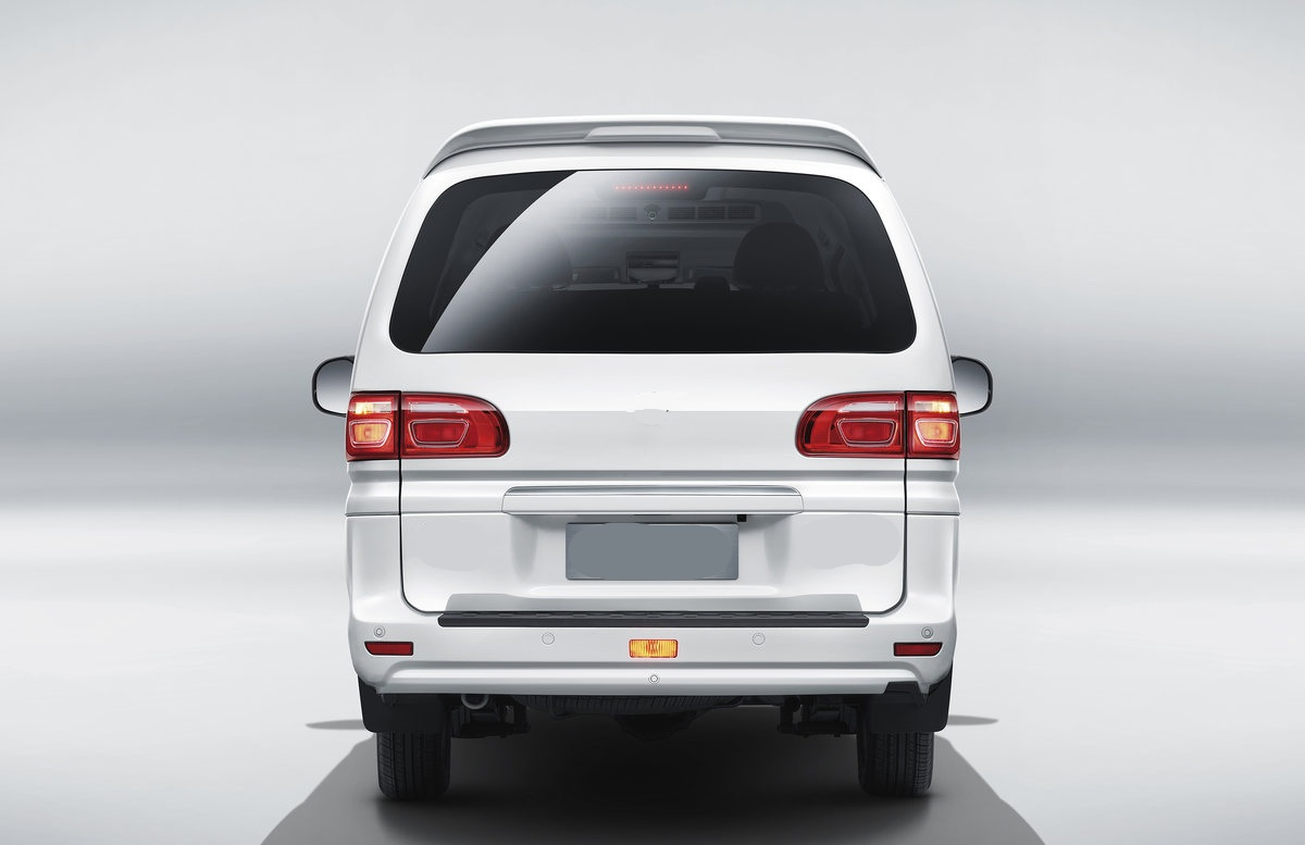 Hot Sell Basic Model 190 Horsepower 1.5L Gasoline 7-Seater Manua Minivan