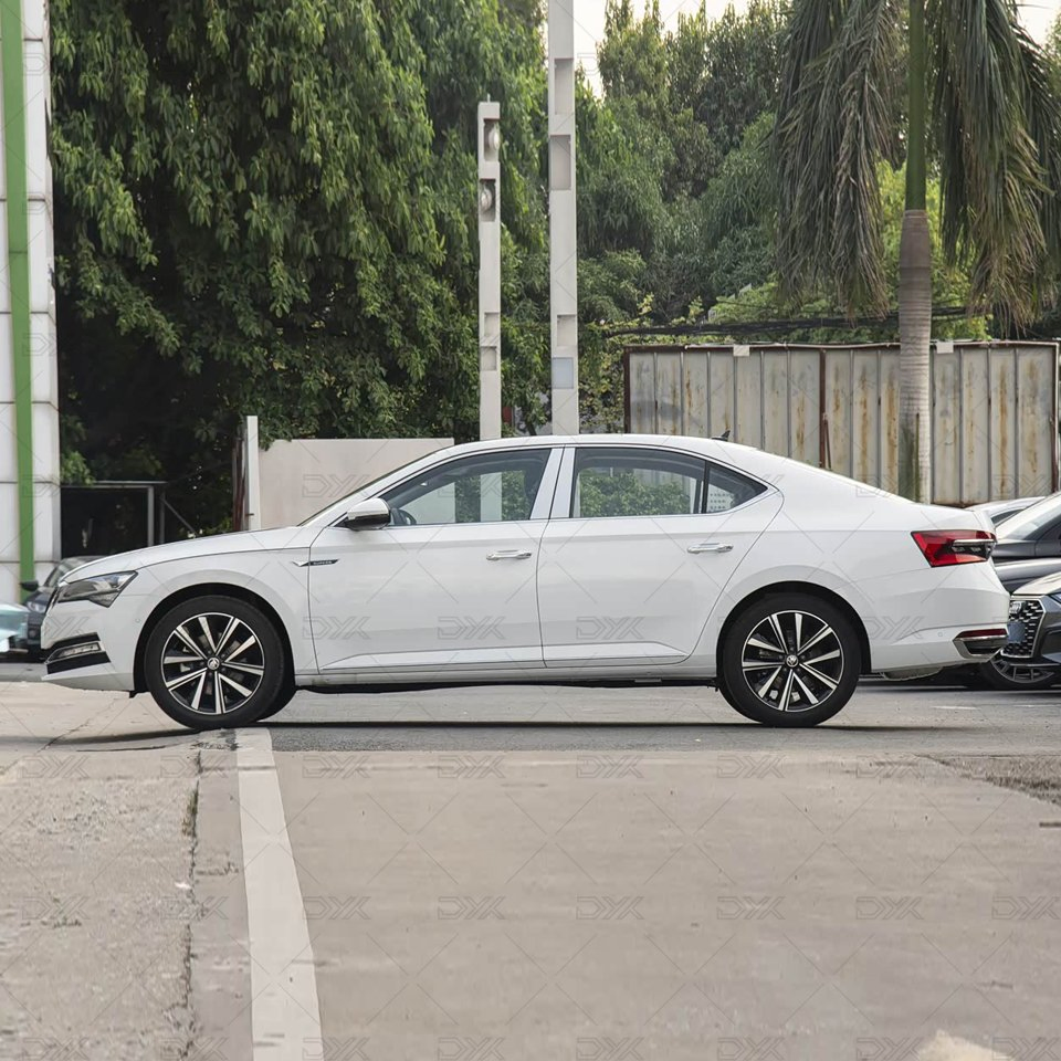 2025 Used Skoda Superb Tsi330 DSG Luxury LHD 5-Seater Petrol Gasoline Car Hatchback 2WD New Luxury Car Made in China Low Price for Wholesale