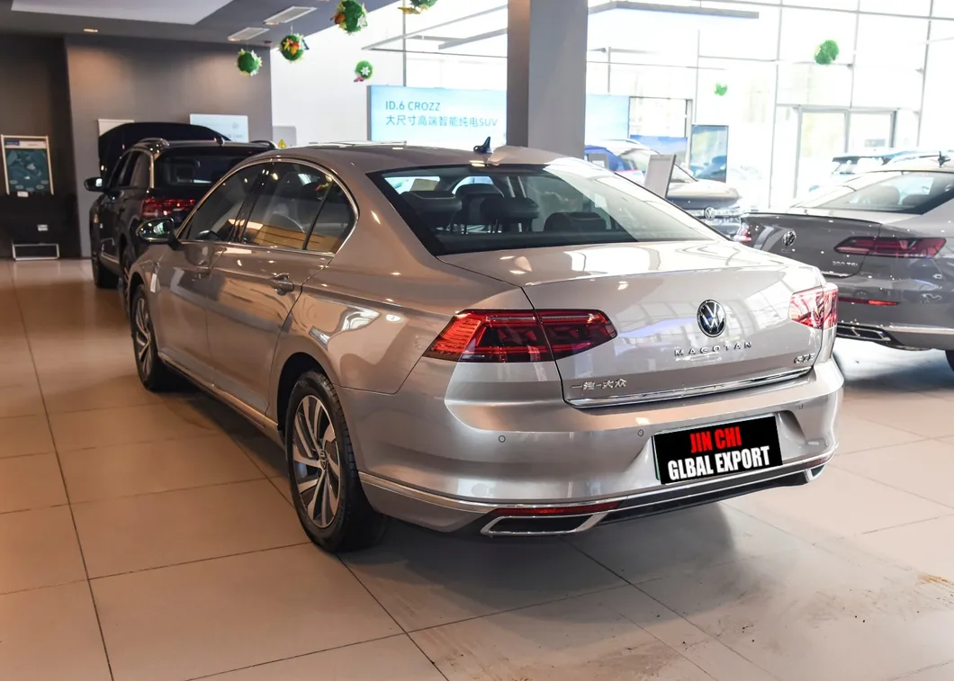 VW Magotan GTE View 4