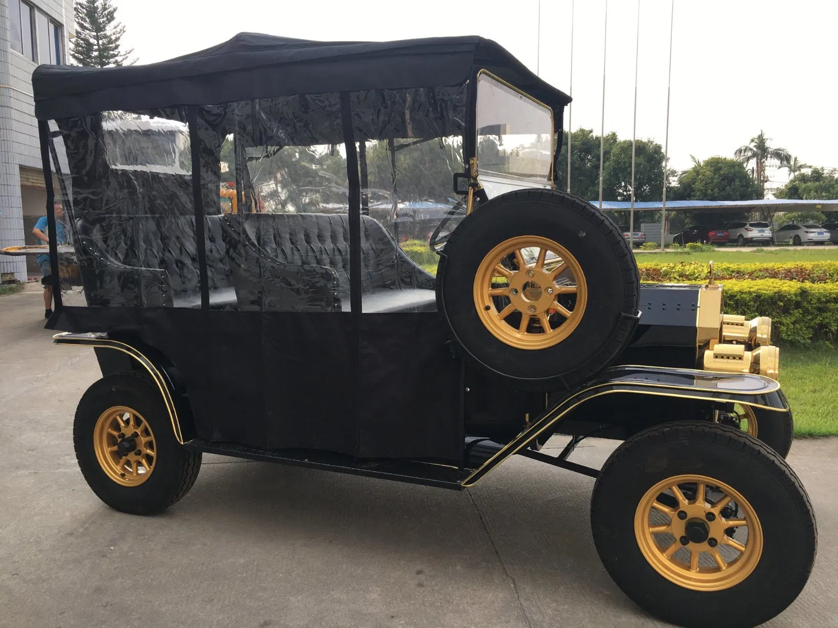 Real Estate Used Luxury 5 Seated Electric Vehicle Vintage Car