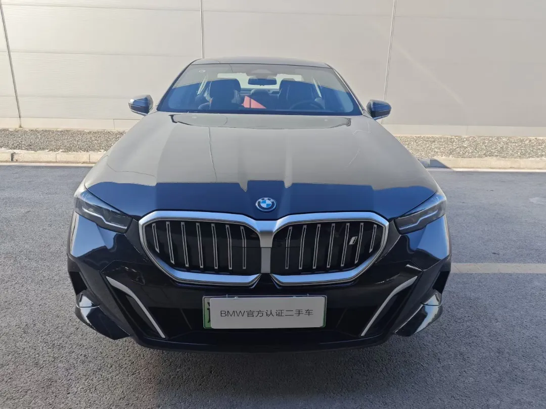 BMW i5 Wheel Detail