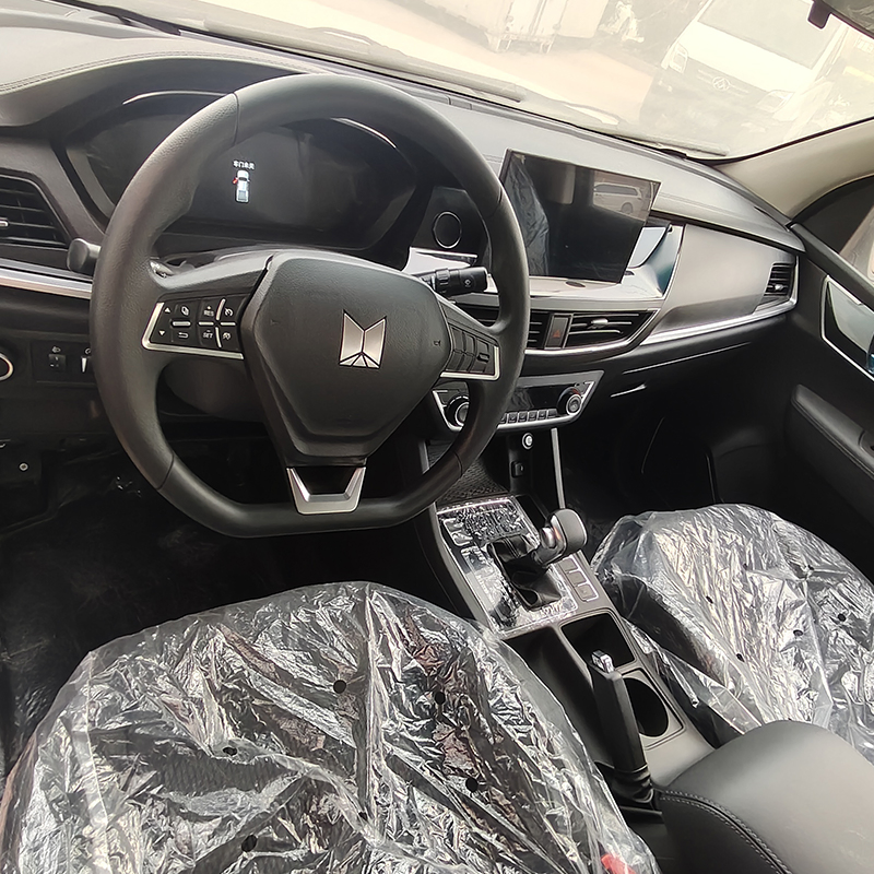 Low Price Isuzu Pickup 4*4 Used Cars Diesel Pickup Steering Left 8-Speed Automatic 4 Doors 5 Seats