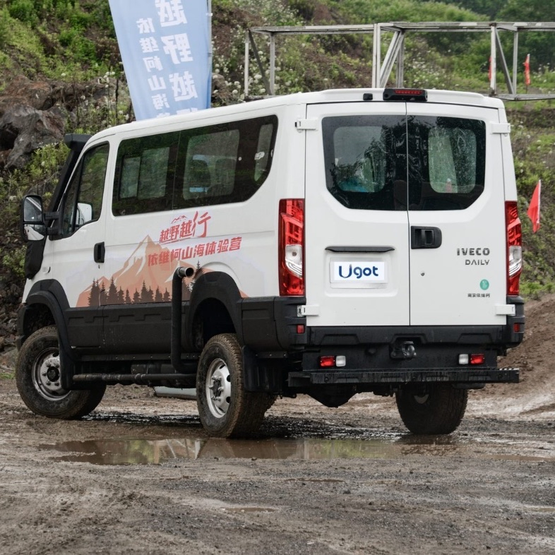 Diesel Commercial Vehicle up to 9 Passengers Transport Used Ivecoo Cargo Van High Quality Mini Bus