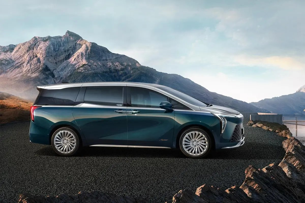 China's Best-Selling Commercial Vehicle used Saic GM Buick Century 2023 2.0t Premium Model 7 Seats