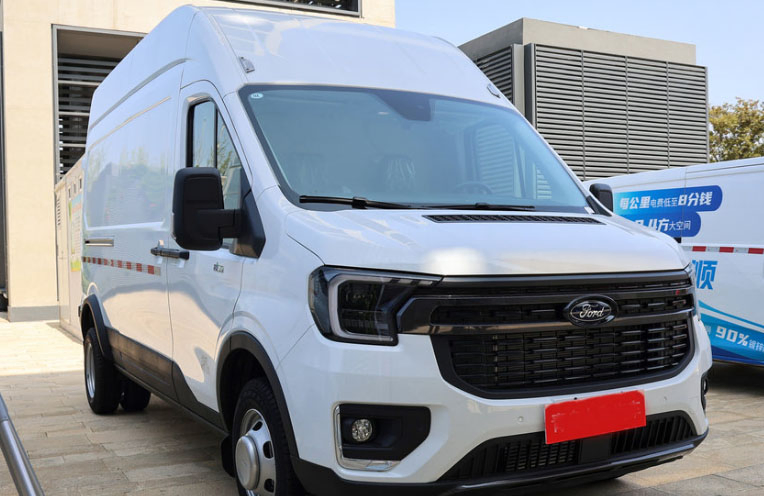 Jiangling Motors T8 2024 Mini Van Used Car Jx6526t-L6 154HP 2.0t Diesel Engine 6 Seats Family Van Car in Store