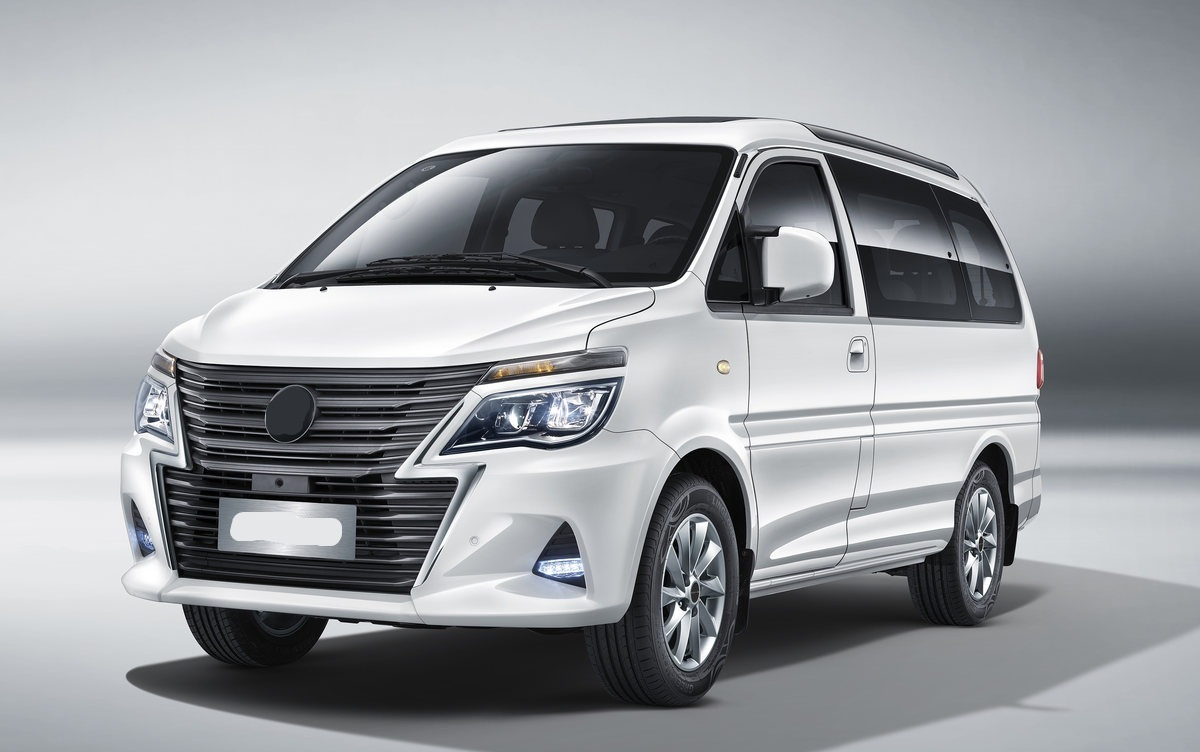 Hot Sell Basic Model 190 Horsepower 1.5L Gasoline 7-Seater Manua Minivan