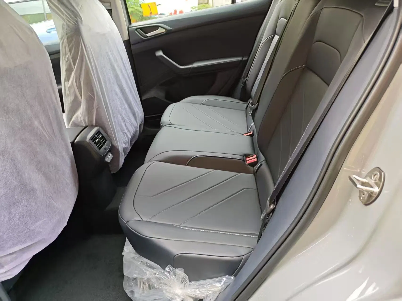 Fuel-Powered Vehicle Five Seats for Five People Compact SUV Used Car Zero- Mileage New Car Best Value for Money 2025 Tharu New 300tsi 1.5t