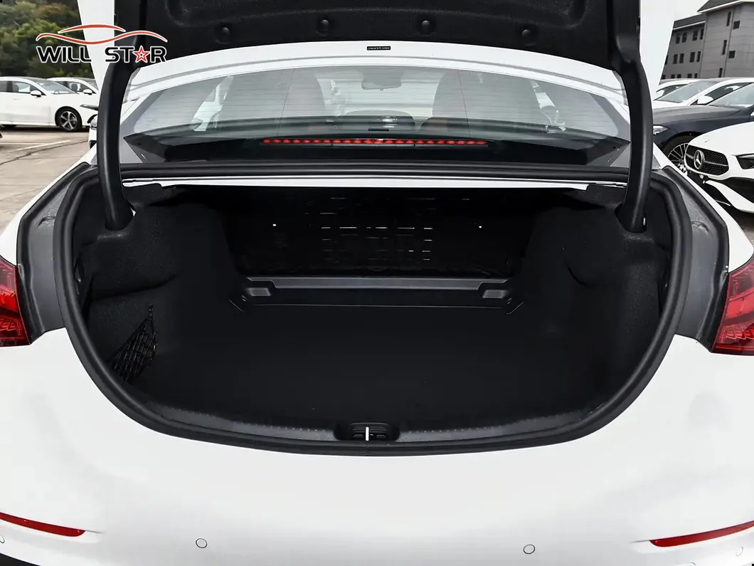 Mercedes-Benz C-Class Photo 8