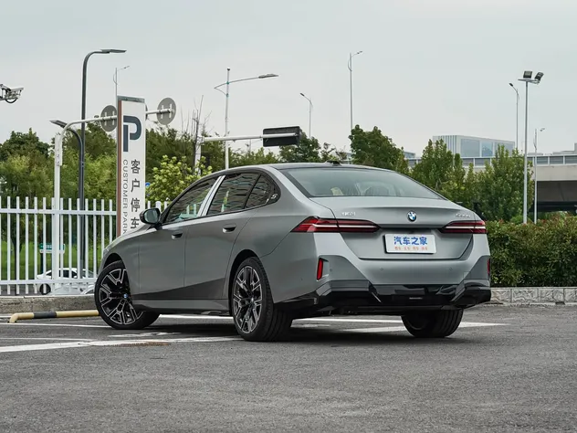 BM-W 530li Performance Sedan