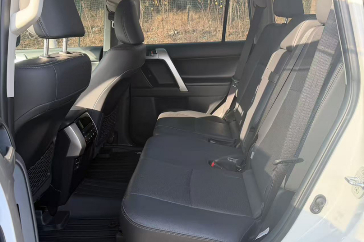 China Trade 2025 New Used Auto Toyota Prado Rear Camera Fabric 4X4 Diesel SUV Cars in Dubai Land Cruiser Prado 4000 Txl Prado 2.7L Gasoline Used Car