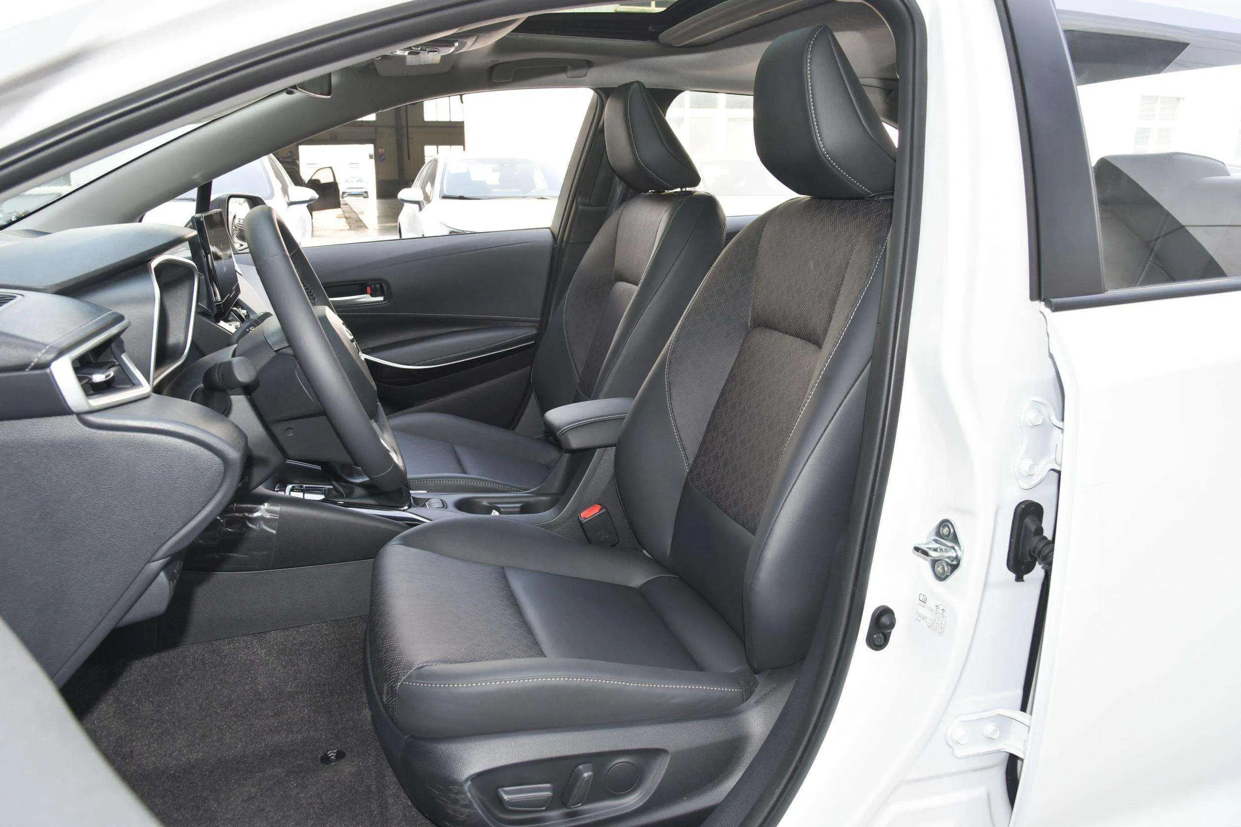 Used Hot Sell Toyota Corolla 2025 New Petrol Cars Toyota Corolla 1.2t Hybrid Cars High Quality Chinese Gasoline Sedan Car in Stock