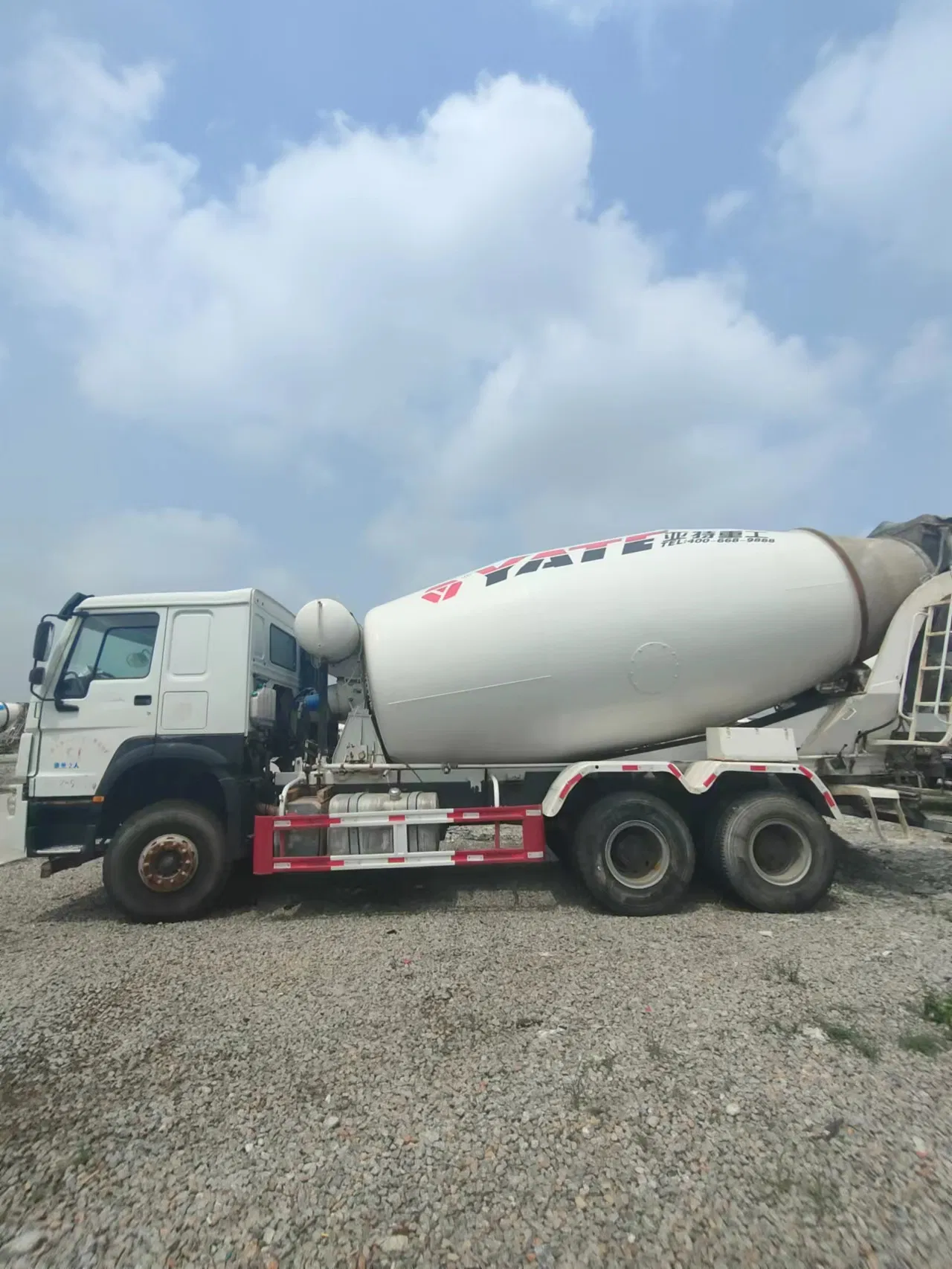 Sinotruk Used Hovo 6*4 Concrete Mixer, Commercial Vehicle, Sold in Uzbekistan