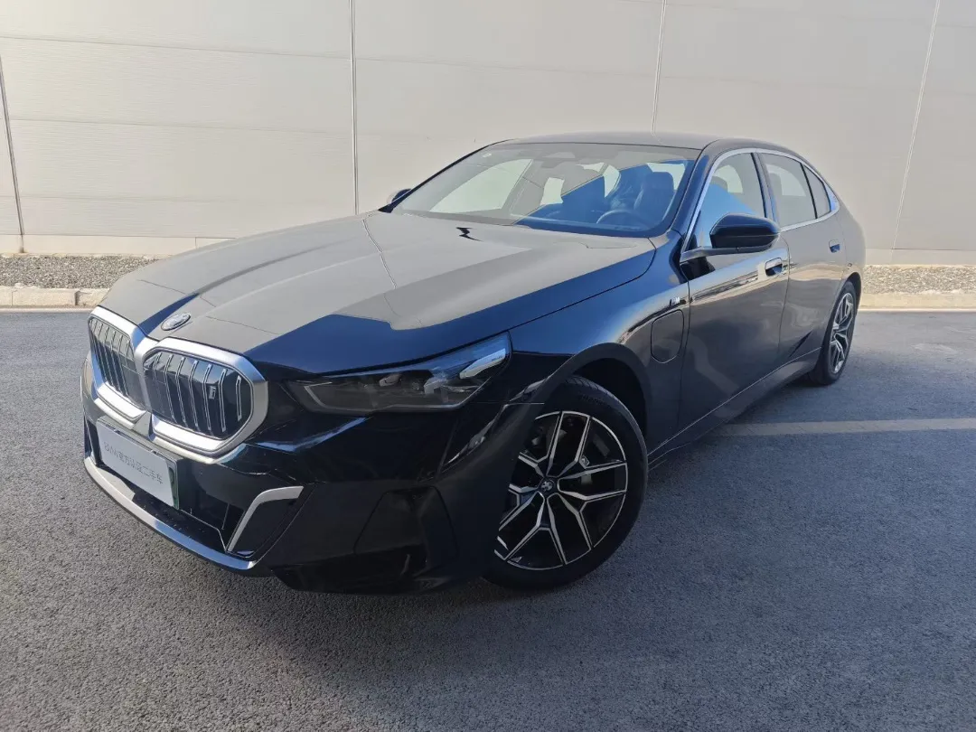 BMW i5 Exterior